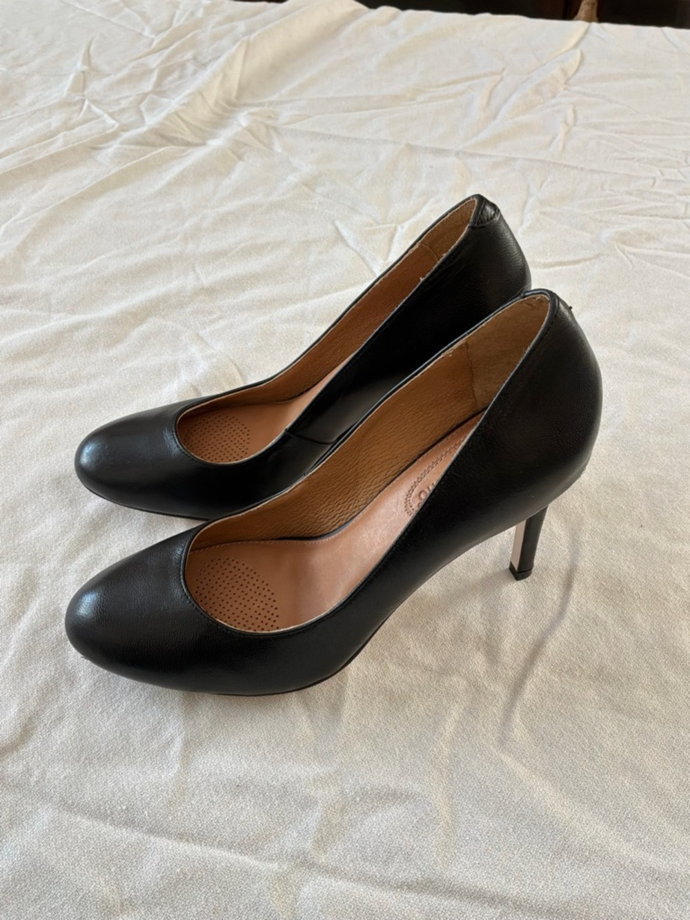 Corso Como Black Leather Round-Toe Stiletto Pumps